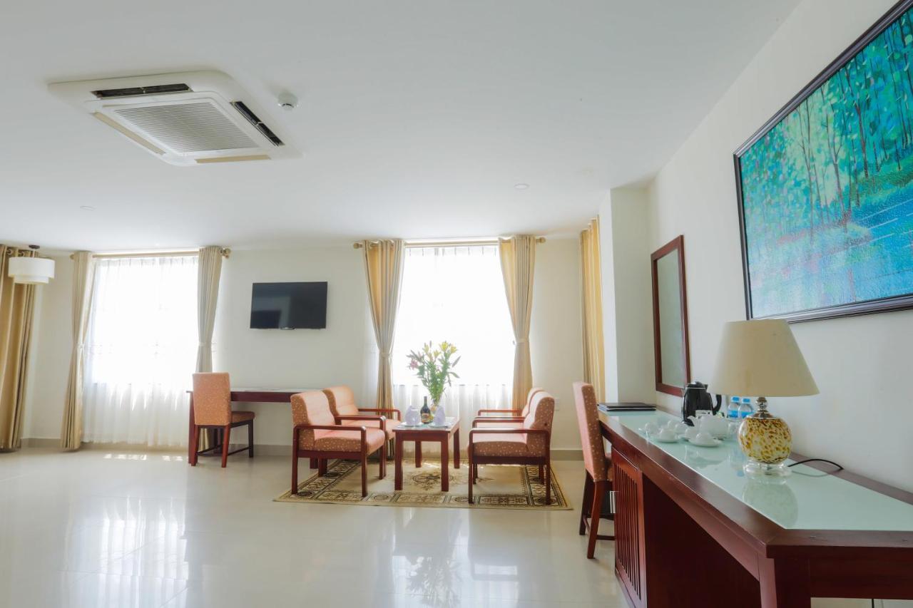 Luxe Hotel Dong Hoi Exterior photo